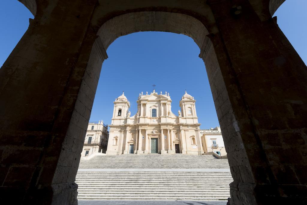 Casa Elia: Locazione Breve Apartment Noto Bagian luar foto