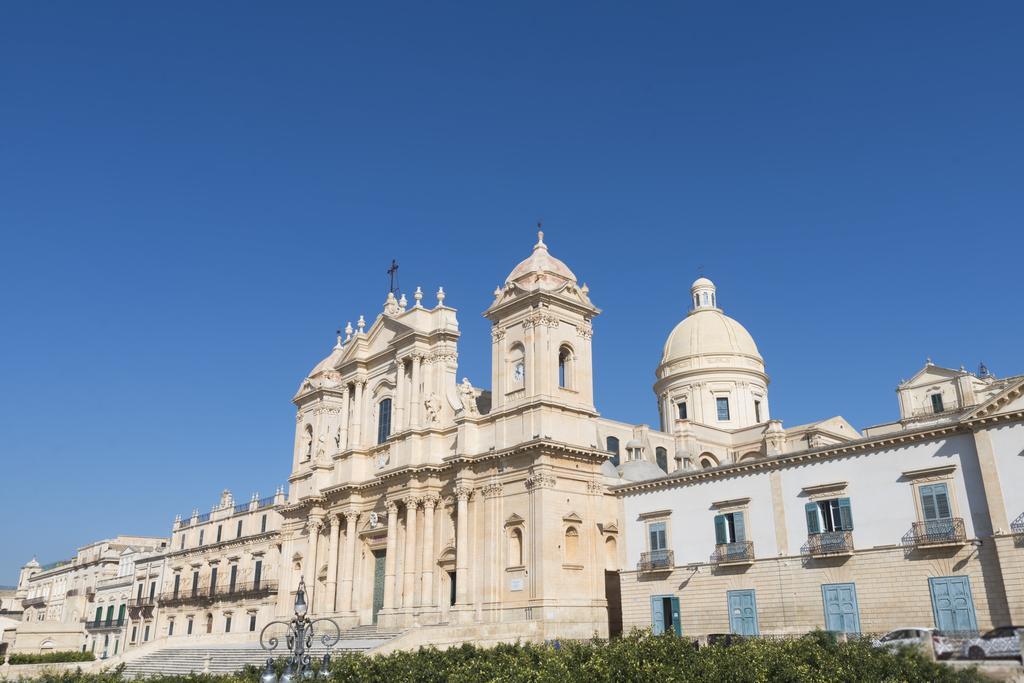 Casa Elia: Locazione Breve Apartment Noto Bagian luar foto