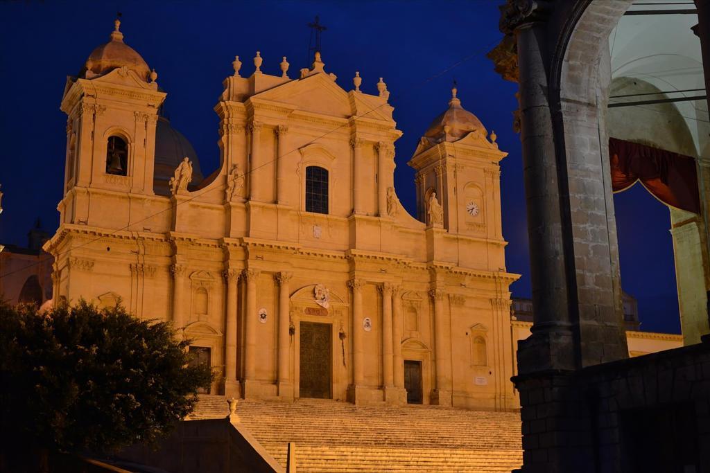 Casa Elia: Locazione Breve Apartment Noto Bagian luar foto